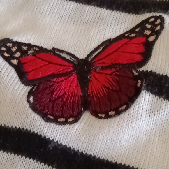 New York & Company Black and White Striped V-Neck Sweater - Picture 7 of 9